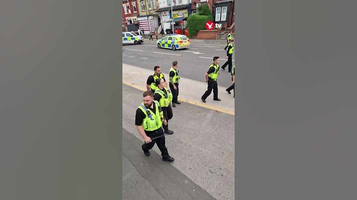 Police officers outnumbered in Leeds riots #news #shorts