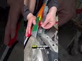 ¿Por qué TODOS los coches usan clips?El secreto de los ingenieros para evitar que se aflojen