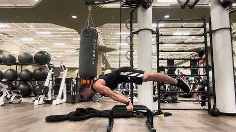 Medium Banded Assisted Full Planche Hold (7.85 seconds)