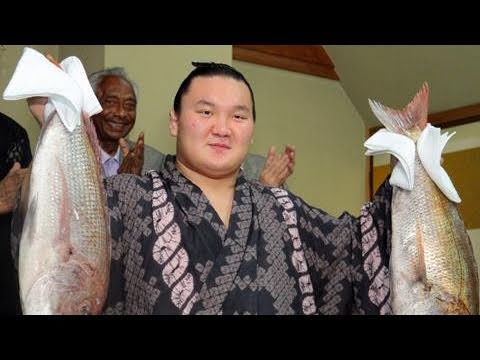 白鵬が4場所連続優勝 連勝記録「61」に伸ばす - YouTube