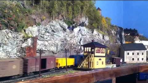 Lionel legacy sd40 near mth switch tower