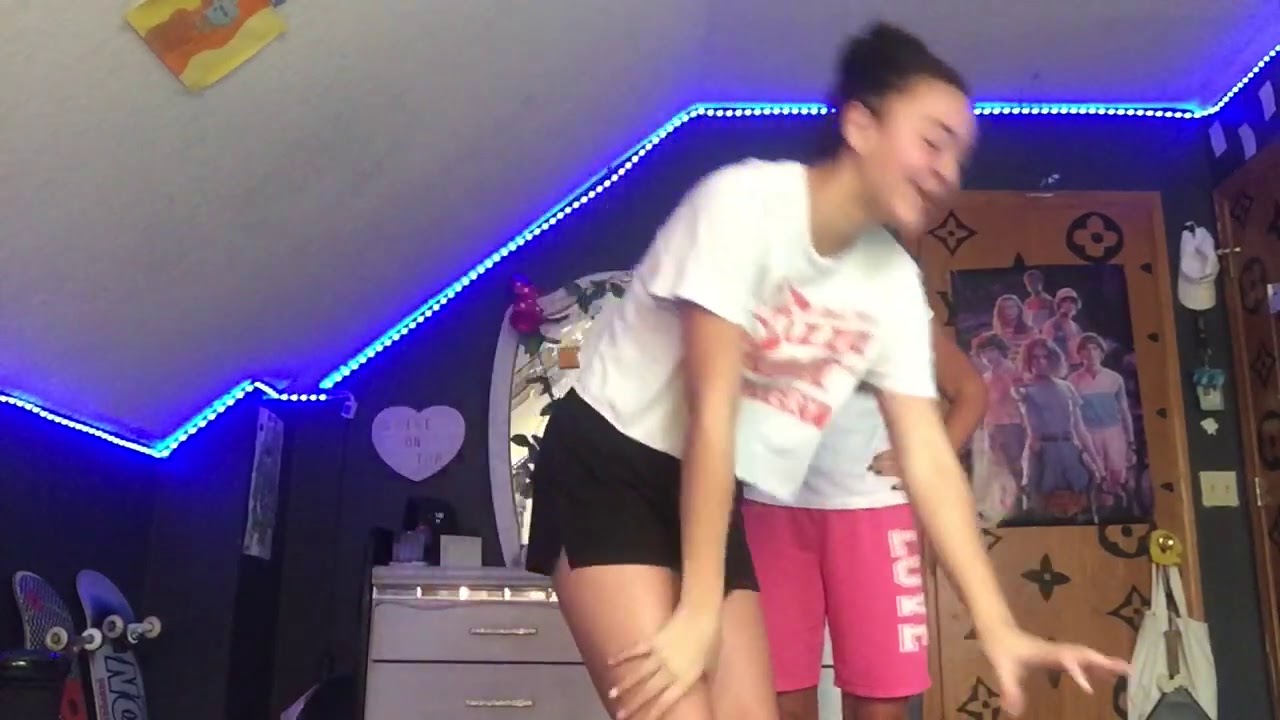 Teaching My Mom TikTok Dances - YouTube