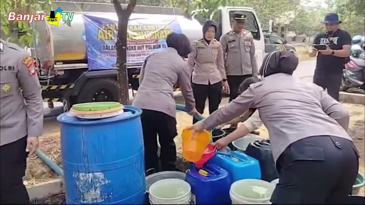BERBAGI AIR BERSIH PERINGATI HUT KE-78 POLWAN