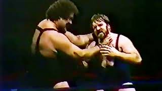 King Moondog and The Hangman vs Buddy Donovan and Mike Anthony (1981)