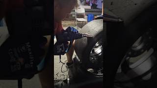 Mindenki másképp csinálja! Nagy Norbival mi így takarítottuk a hegyi verseny slick gumikat. #RMS