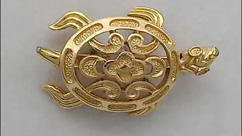 Crown Trifari Sea Turtle Tortoise Brooch Pin Gold Tone Metal Shiny Figural