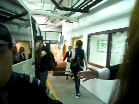 [2Shin.tw] 110517  U-KISS in Taiwan 停車場下車(秀鉉.AJ) @kissmeSH