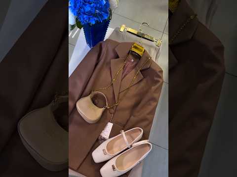 Beautiful Full Winter Outfits Idea #dress #shoes #handbags #shorts