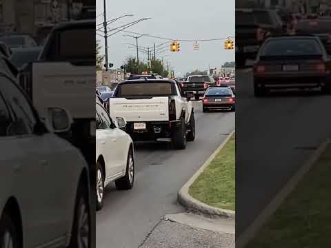 CRABWALK ! GMC Hummer EV Pickup live action