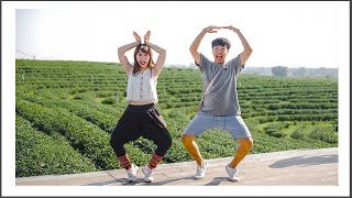 Eating Tea Cakes at Choui Fong Tea Plantation