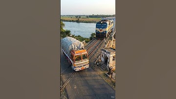 wait at level crossing #aiedits #railwaycontent #railroad #automobile #railtrack #railway