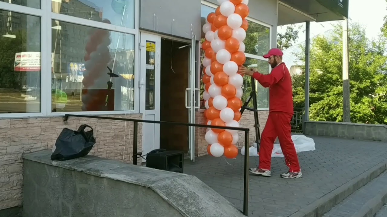 Украшение магазина гирляндой из шаров! (Decoration of the store with a garland of balls)
