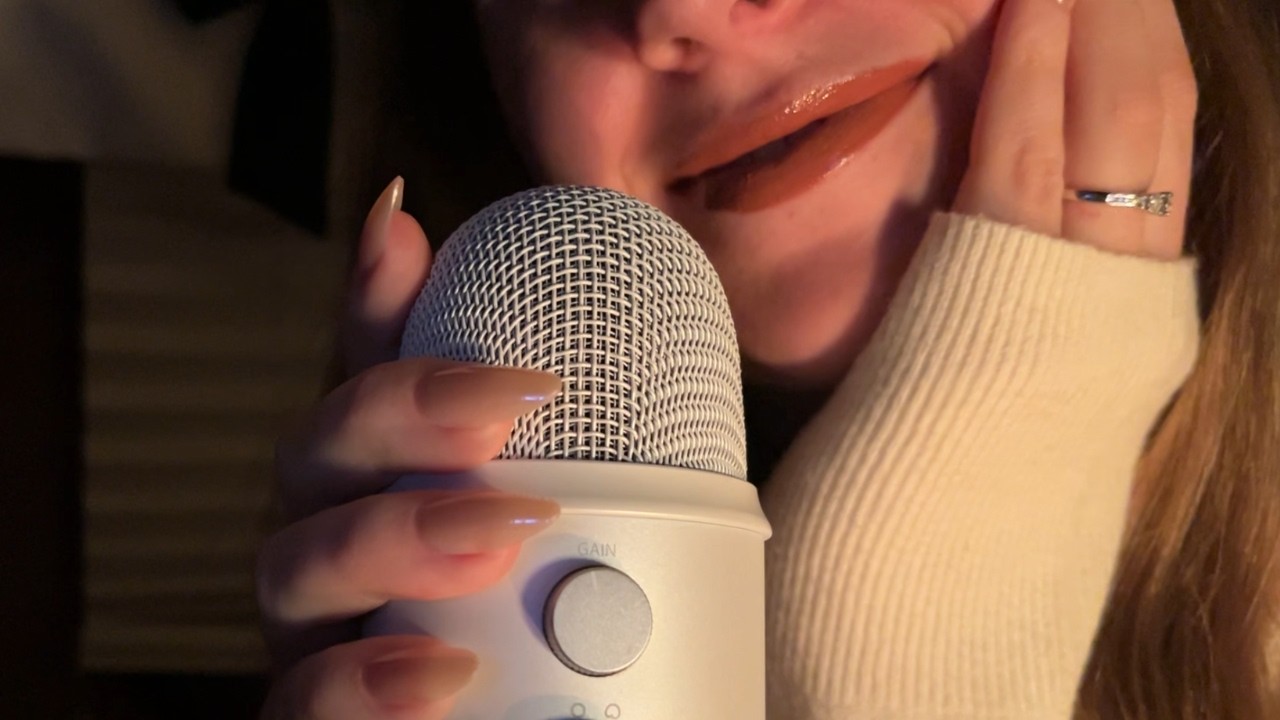 ASMR delicate mouth sounds w/ a clicky whisper ramble (stranger things, fav asmrtists…)