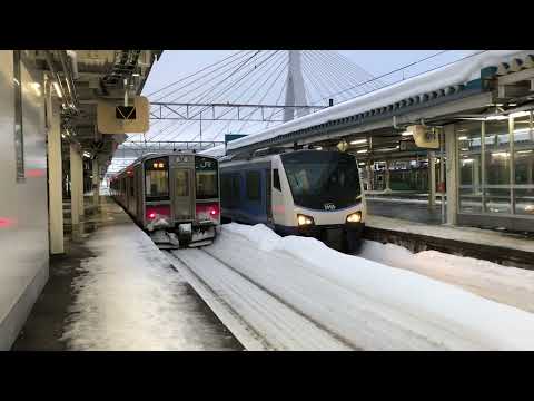 奥羽本線、五能線HB-E300系快速リゾートしらかみ2号秋田行き8632D 青森発車