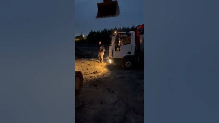 Digger Driver Smash Tipping Wagon Don’t Tipping Again