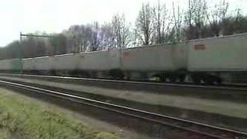 Intermodal Train with a red signal STOP!!!!!!!!!!!!!!!!!!!!!