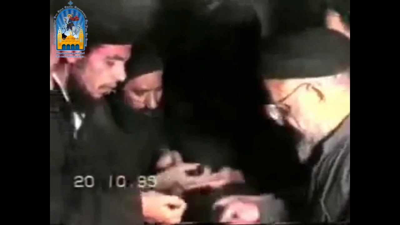 أستخراج جسد الشهيد أبو فام بتاريخ 20-10-1995 م