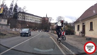 Totální šílenec předjíždí, cyklista sebevrah, komplikace v Praze - Dashcam kompilace #122