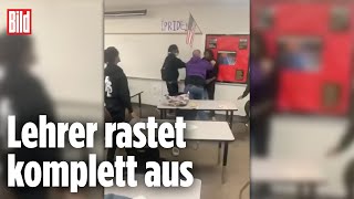 US-Lehrer geht im Klassenraum auf seinen Schüler los