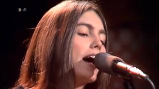 Emmylou Harris - (You Never Can Tell) C&#39;est La Vie Live