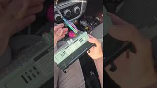 Instalação de rádio automotivo