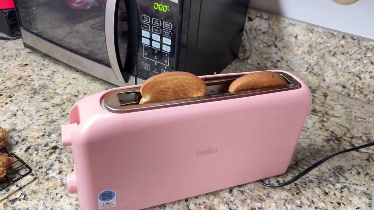 Cute Slim Toaster Perfect If You Dont Have Much Counter Space! 