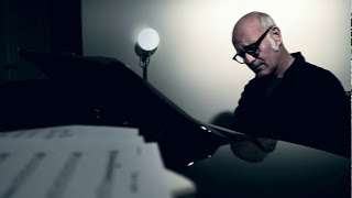 Miniatura del video "Ludovico Einaudi - Walk (Official Music Video)"