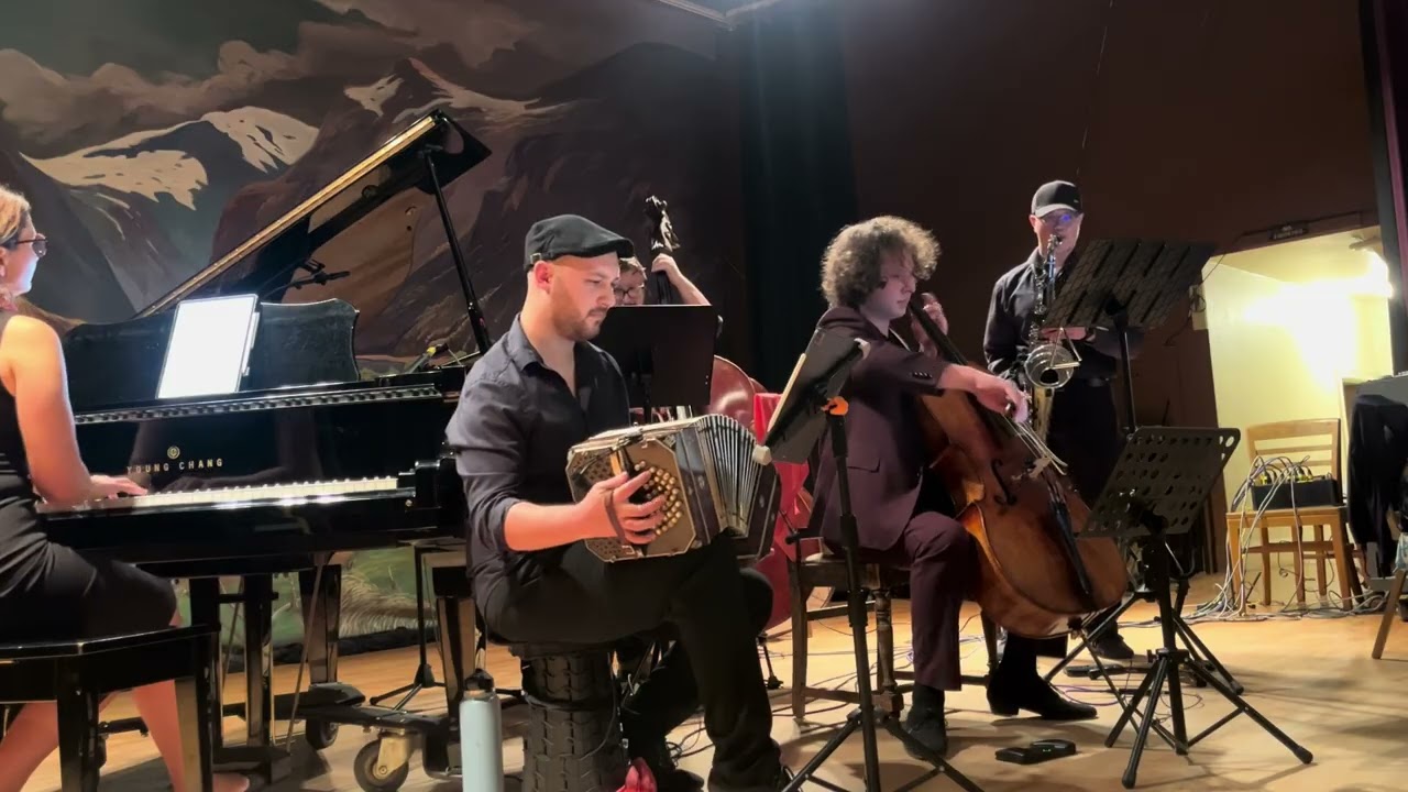 Ciao Felicia performs Regreso al Amor by Astor Piazzolla at the Norse Hall Milonga in Portland