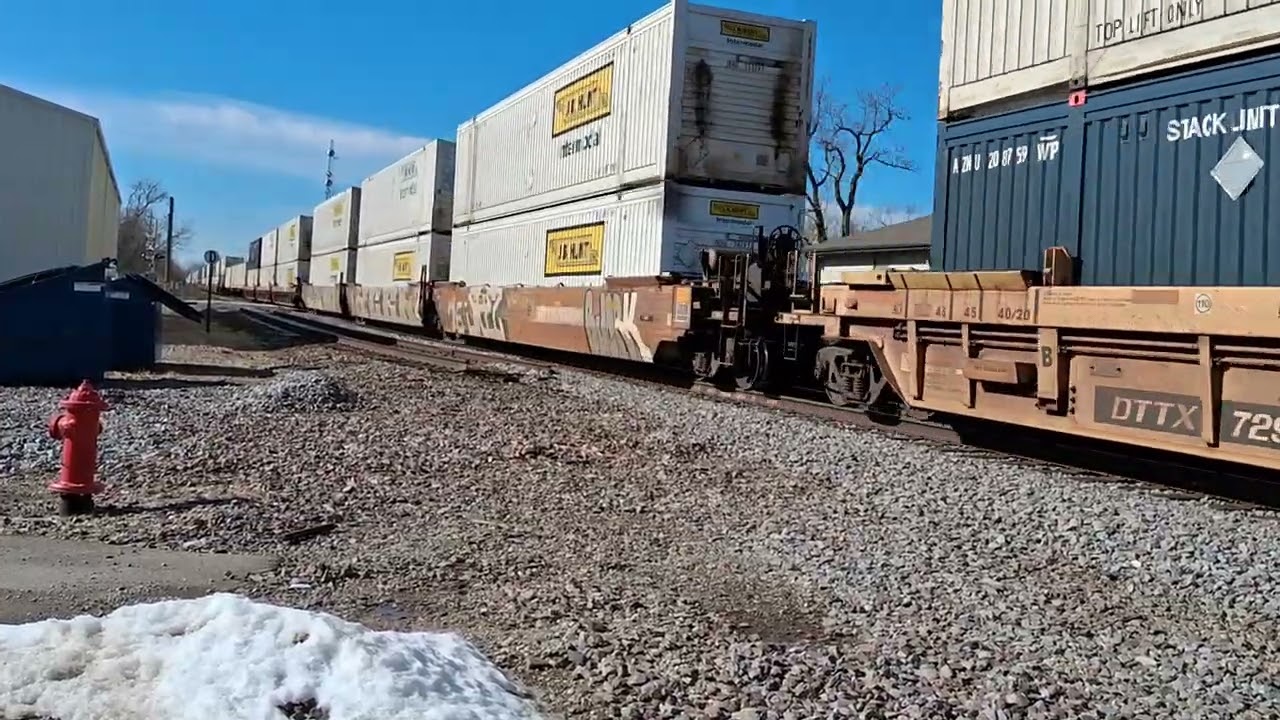 K5HLA !! BNSF 7964 rumbles through Coal City, IL 