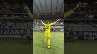 EVERSON CANTA O HINO DO GALO NO MINEIRÃO!