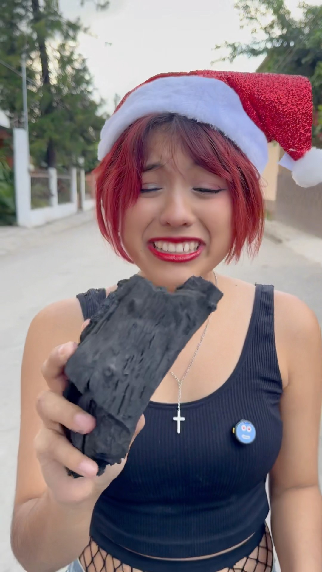 A ANGELA LE REGALARON CARBON ?
