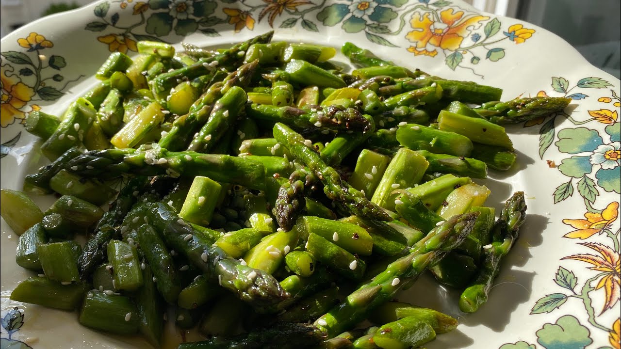 ASPERGES VERTES SAUTÉES AU SÉSAME - STIR-FRIED SESAME ASPARAGUS [VIDEO 36]