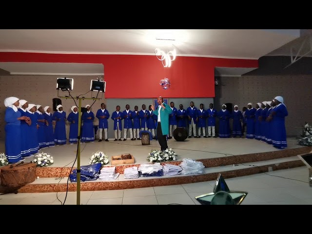 Ev Munzhedzi & Tshamutilikwa UAAC Choir class=