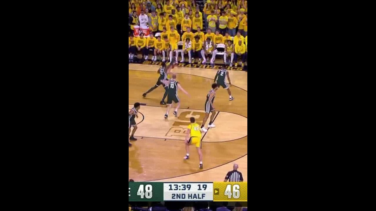 WATCH: Michigan State's Jaden Akins throws down transition slam ...