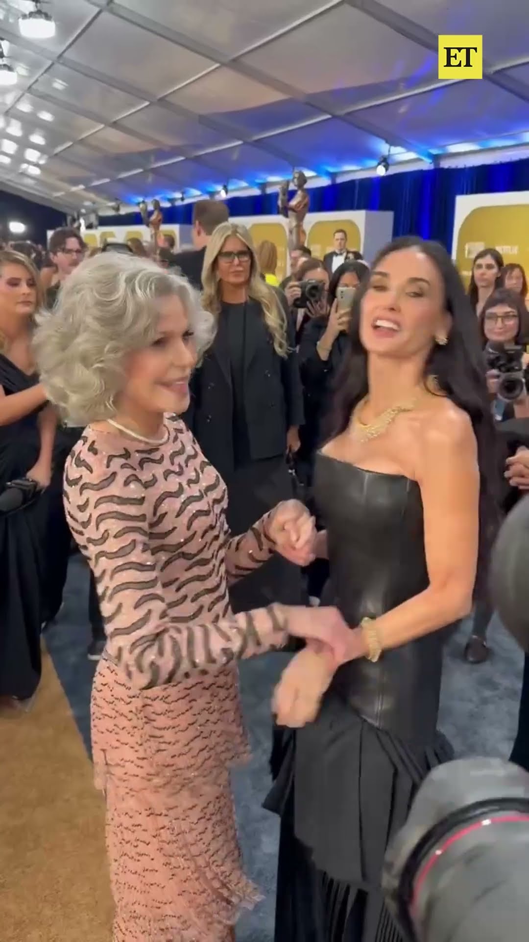 Women supporting women! Jane Fonda gave Demi Moore her flowers on the #SAGAwards carpet