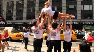 CND™ SHELLAC™ Flash Mob in Times Square during New York Fashion Week!