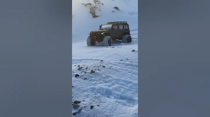 Rc crawling in snow