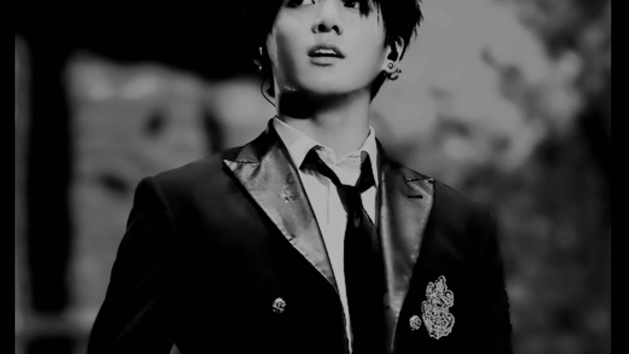 Jungkook || DADDY wear earphones !! - YouTube