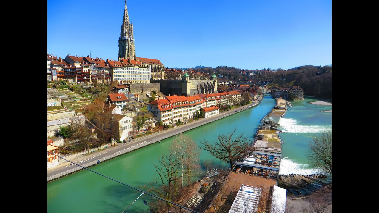 The historic old town in the Centre of Bern is a UNESCO World Heritage Site .
