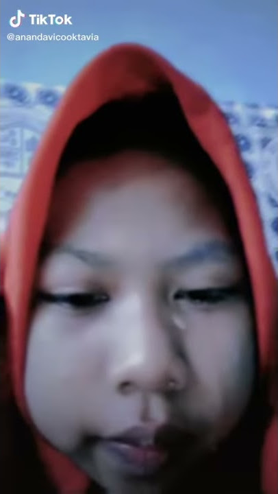 Cewek hijab cantik menangis