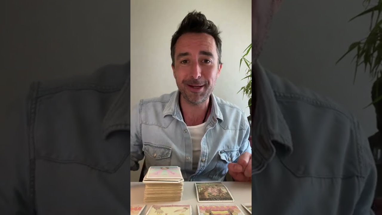 Aquarius/11th House 20th-26th June 2022 **ALL EYES ON YOU......CAUSING SOME JEALOUSY** Tarot Reading