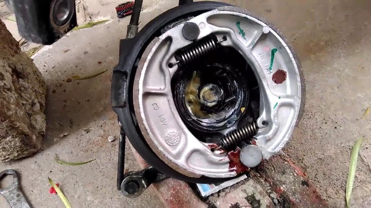 How To Change The Break Shoes Of The Bike. YouTube