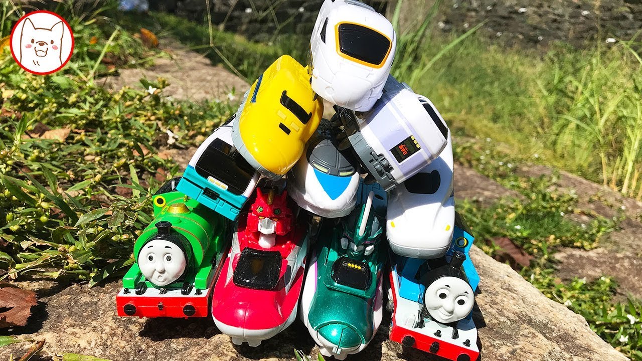 シンカリオン きかんしゃトーマス プラレール プチ電車シリーズ と新幹線！お外でかくれんぼ！みんな見つけられるかな？ trainダイソー OMOWAN