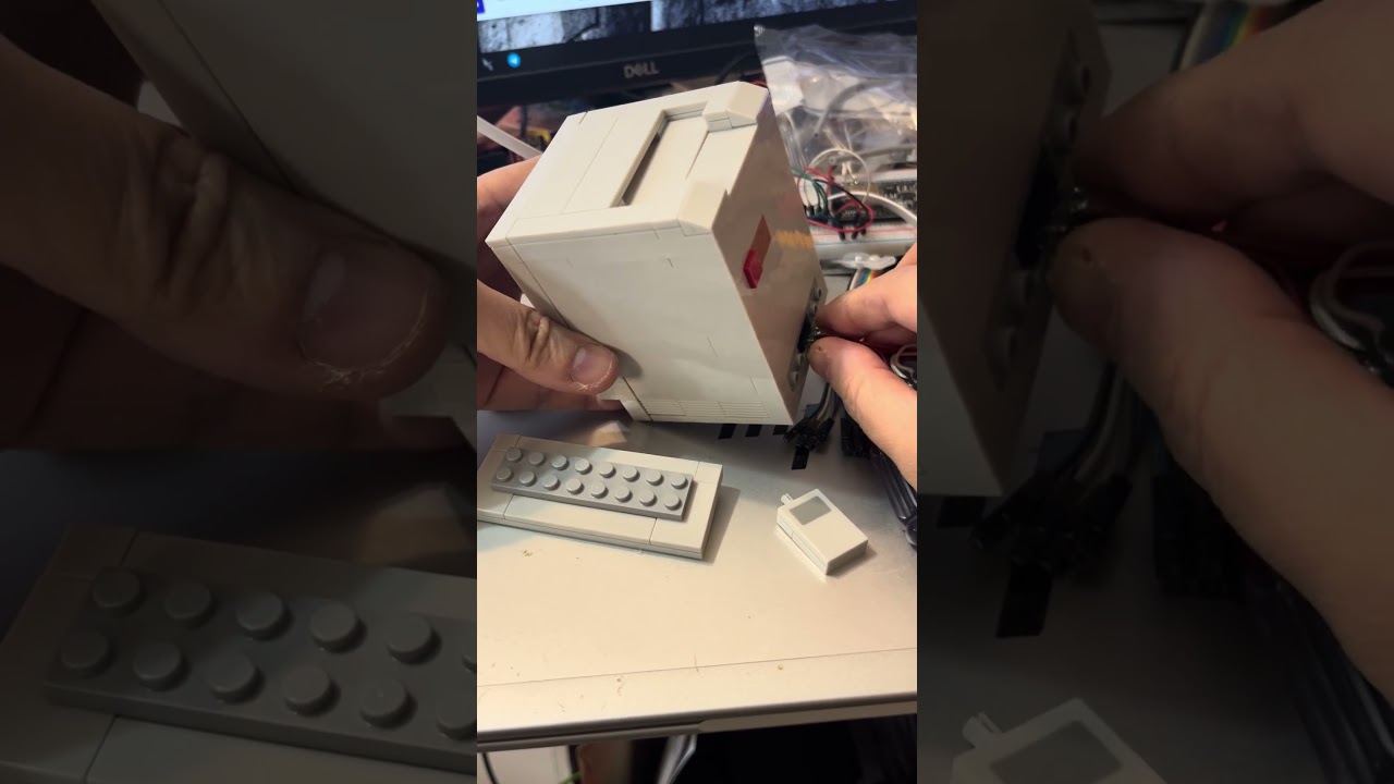 Macintosh with ESP8266/ESP32 and OLED 