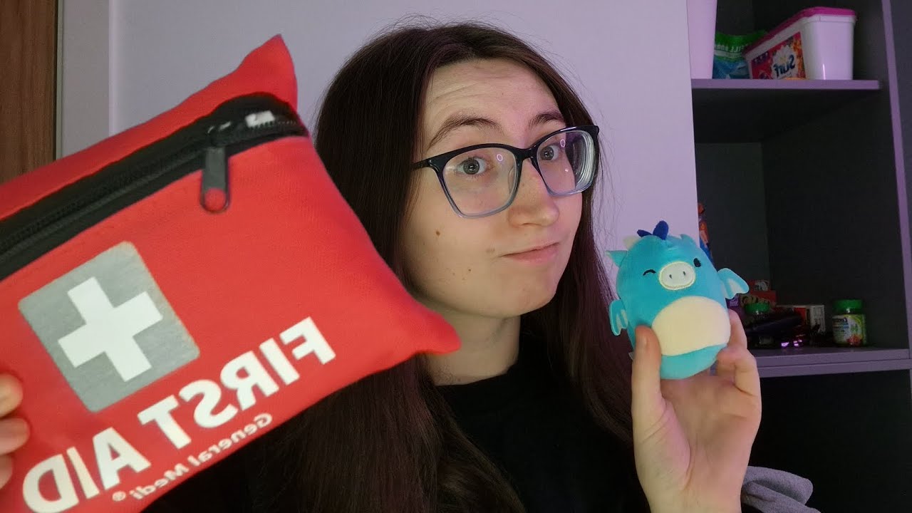 ASMR RP ♡ Older Sister Takes Care of You - Removing A Splinter 🌸 Personal Attention