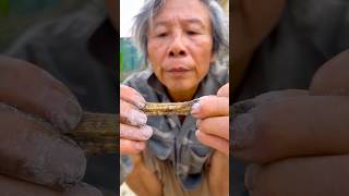 Survival skills: SIMPLE but VERY USEFUL with chewing gum #shorts