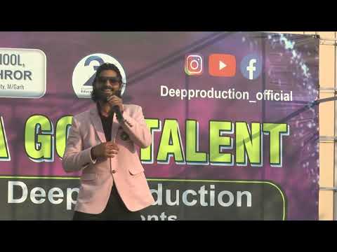 شاهزاده پرویز در حال آواز خواندن در بهرور راجستان