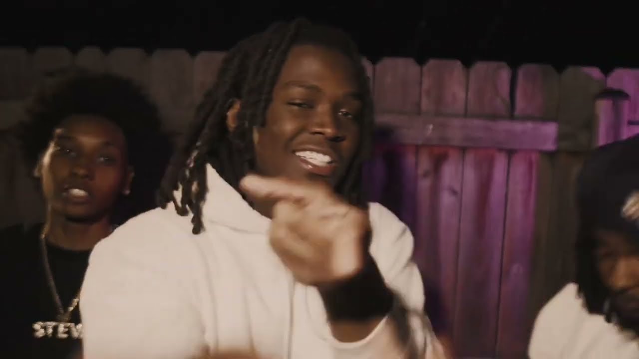 Guarda Locked In Ft. YNIC Baby J & Lil D’Rose (Official Music Video) su YouTube Guarda Locked In Ft. YNIC Baby J & Lil D’Rose (Official Music Video) su YouTube
