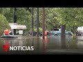 Más de 1 millón de personas le hacen frente a las inundaciones en Texas | Noticias Telemundo