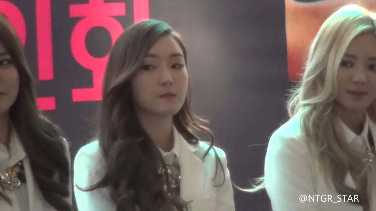 140314 SNSD JESSICA Yeouido IFC Fansign event (2) by NTGR_STAR